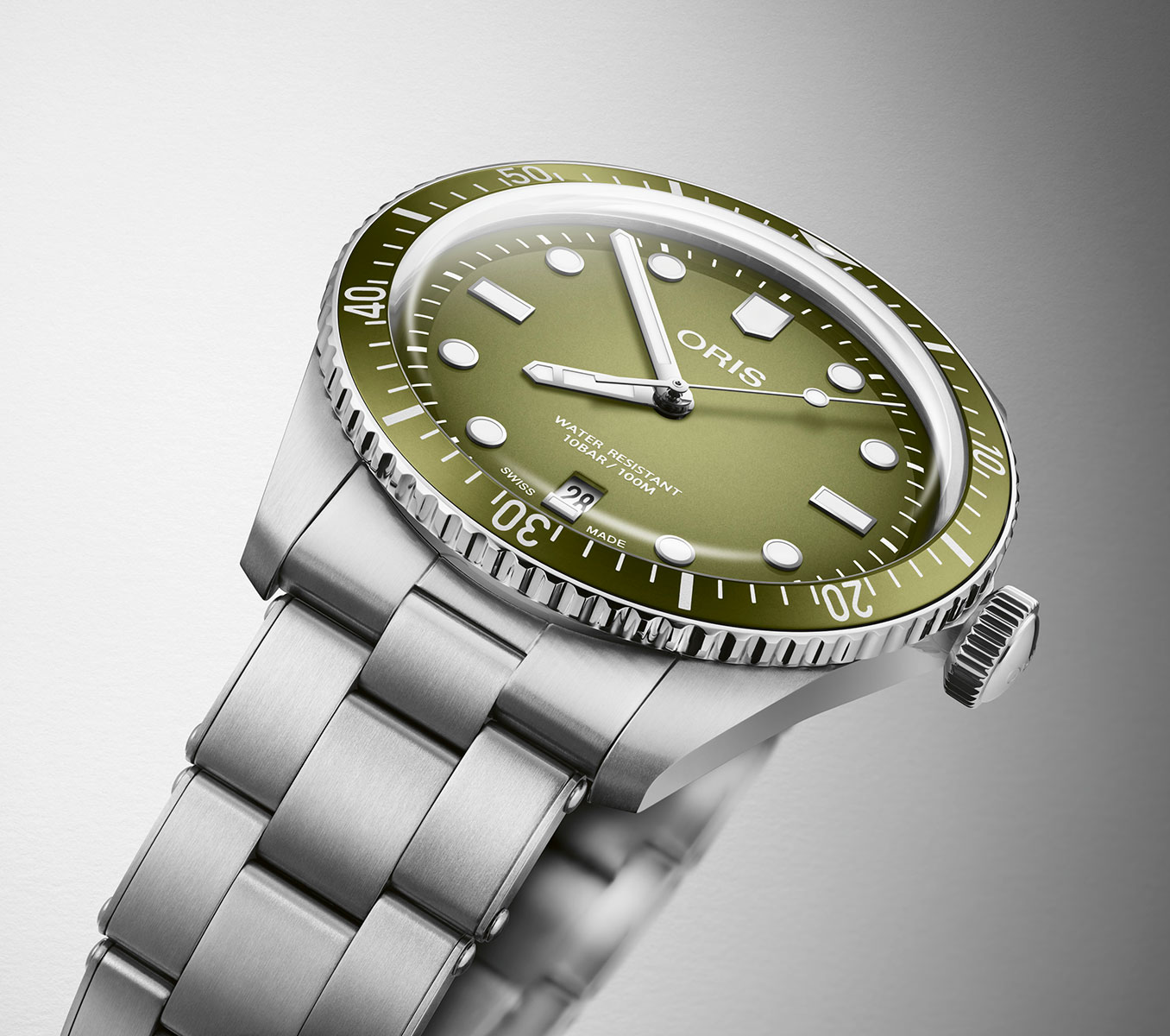 Oris Divers Sixty Five Date Forest 01 733 7707 4057-07 8 20 18