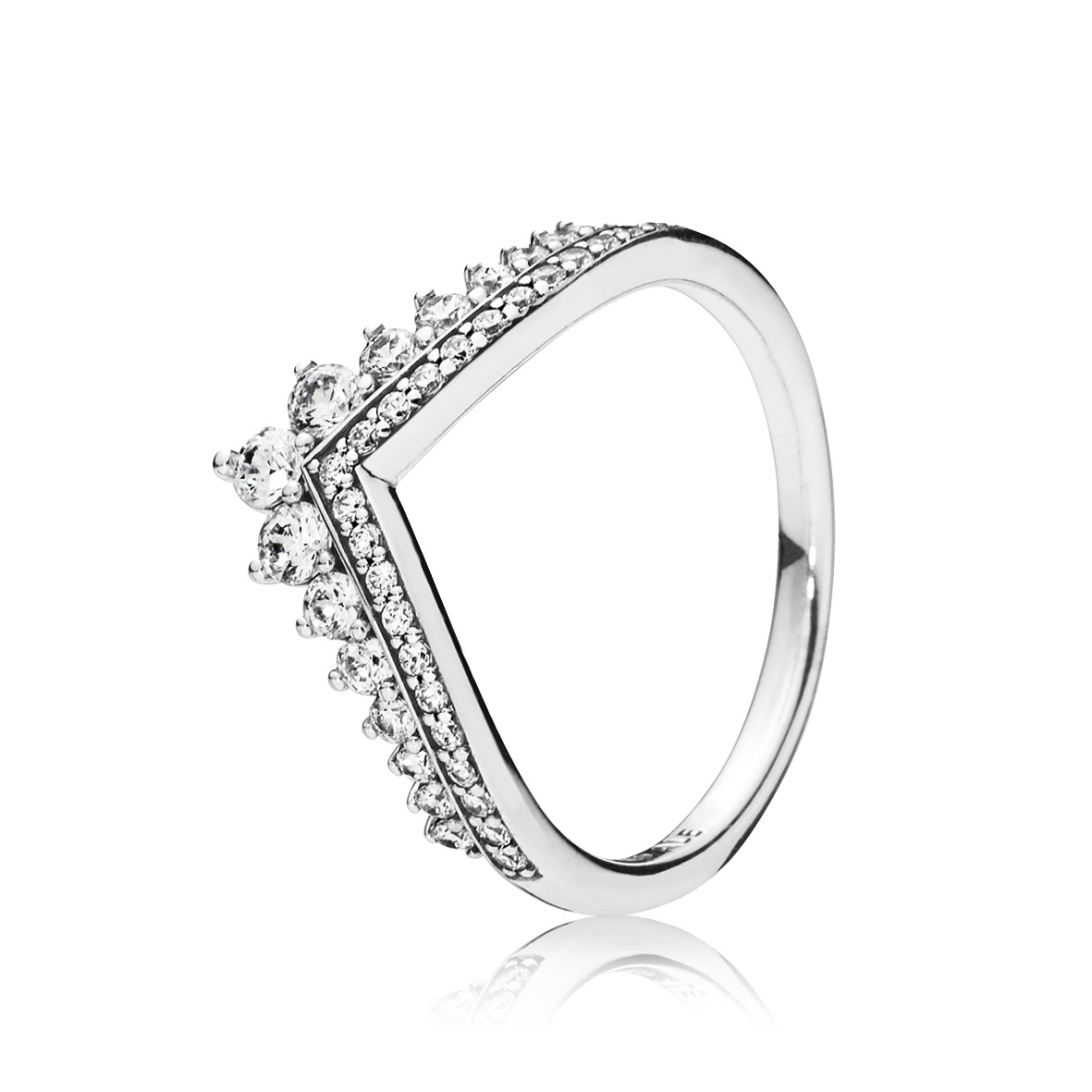 Pandora princess ring on finger deals