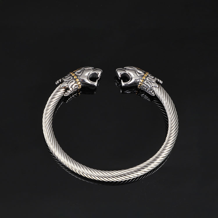 Varia Design Golden Fenrisulven Bracelet