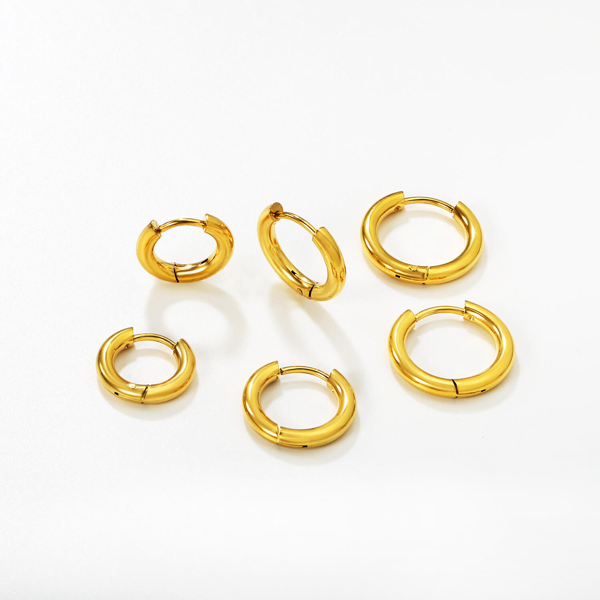 Madoww Halo Huggies Trio earring set gold-plated