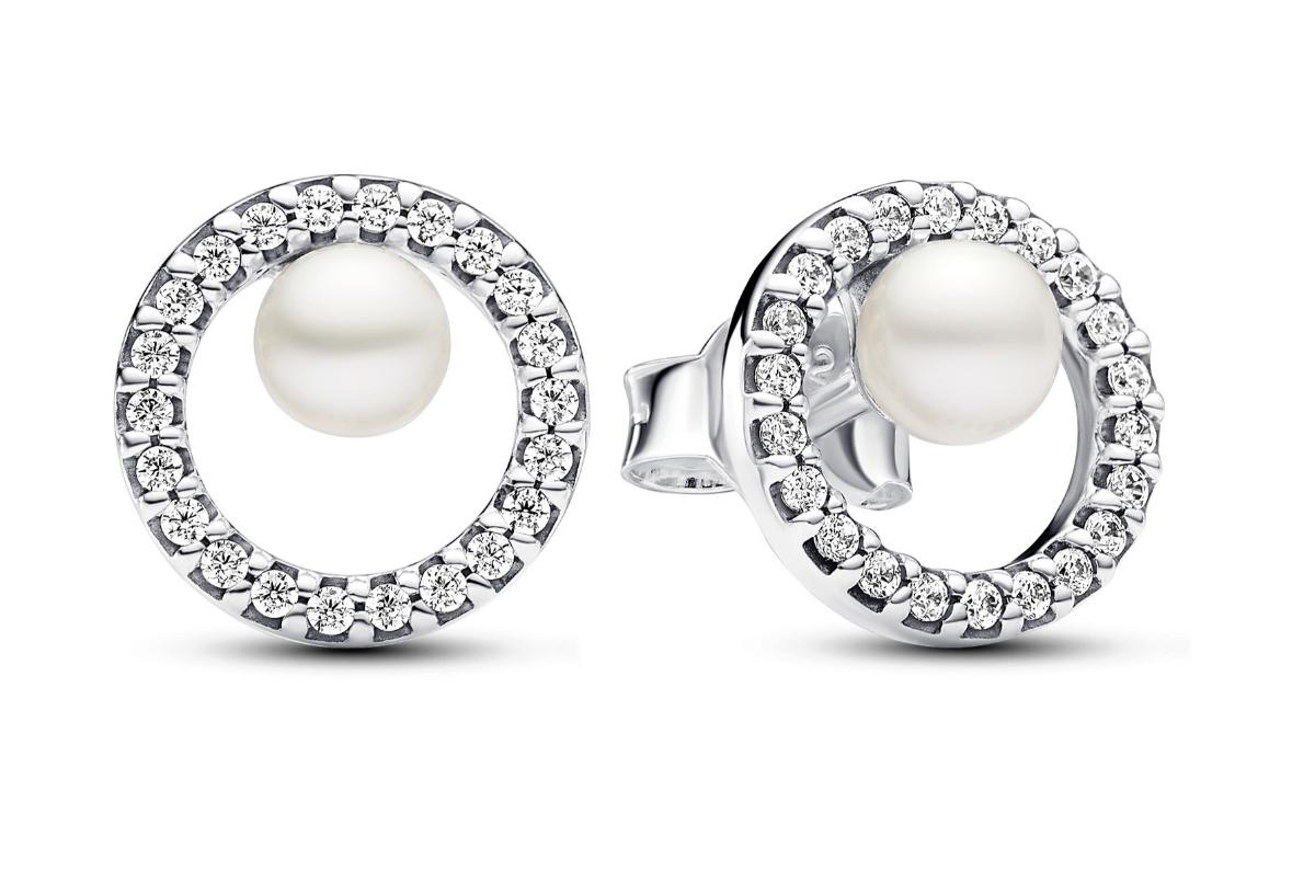 Timeless pearl earrings 2025
