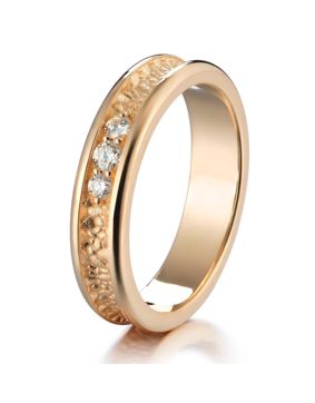 Lumoava Kätkö diamond ring yellow gold L72242390000