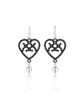 Lumoava Helmi wooden earrings LV5254100010
