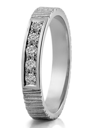 Lumoava Stripe Diamond Ring L82217330000
