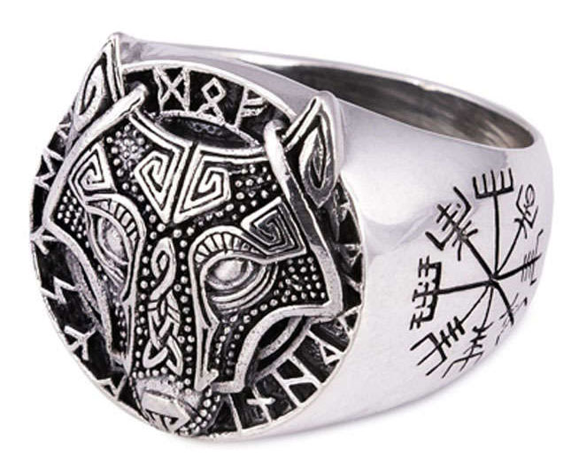 Northern Viking Jewelry Guardian Wolf Ring NVJ-H-SO022
